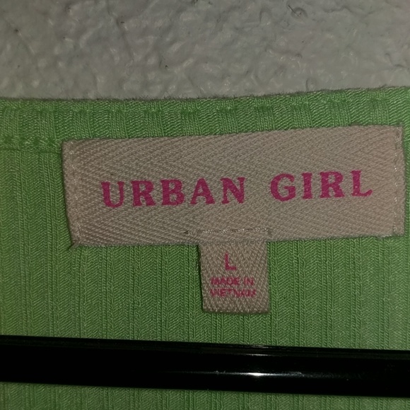 A square neck crop - Picture 2 of 2